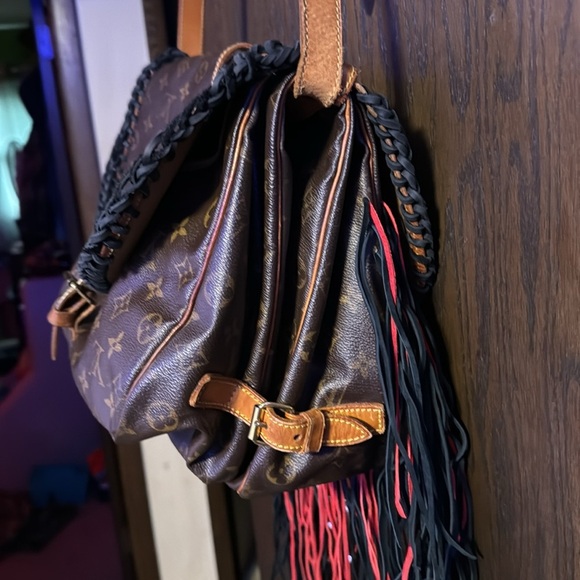 Louis Vuitton Saddlebag - Picture 3 of 14